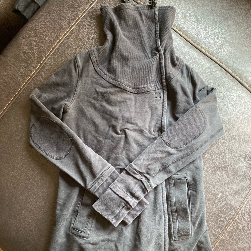 Lululemon black gratitude wrap, size 4